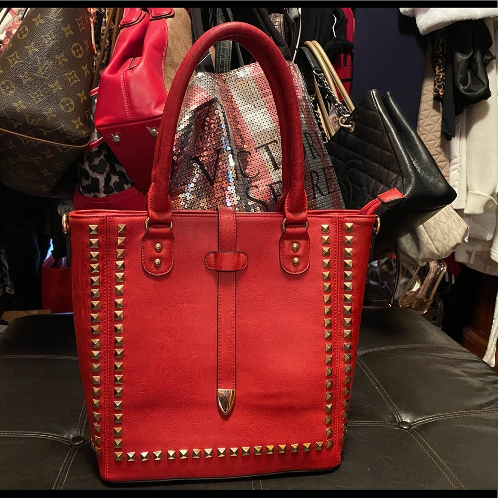 Red shoulder bag with gold studs ๐ - Picture 1 of 8